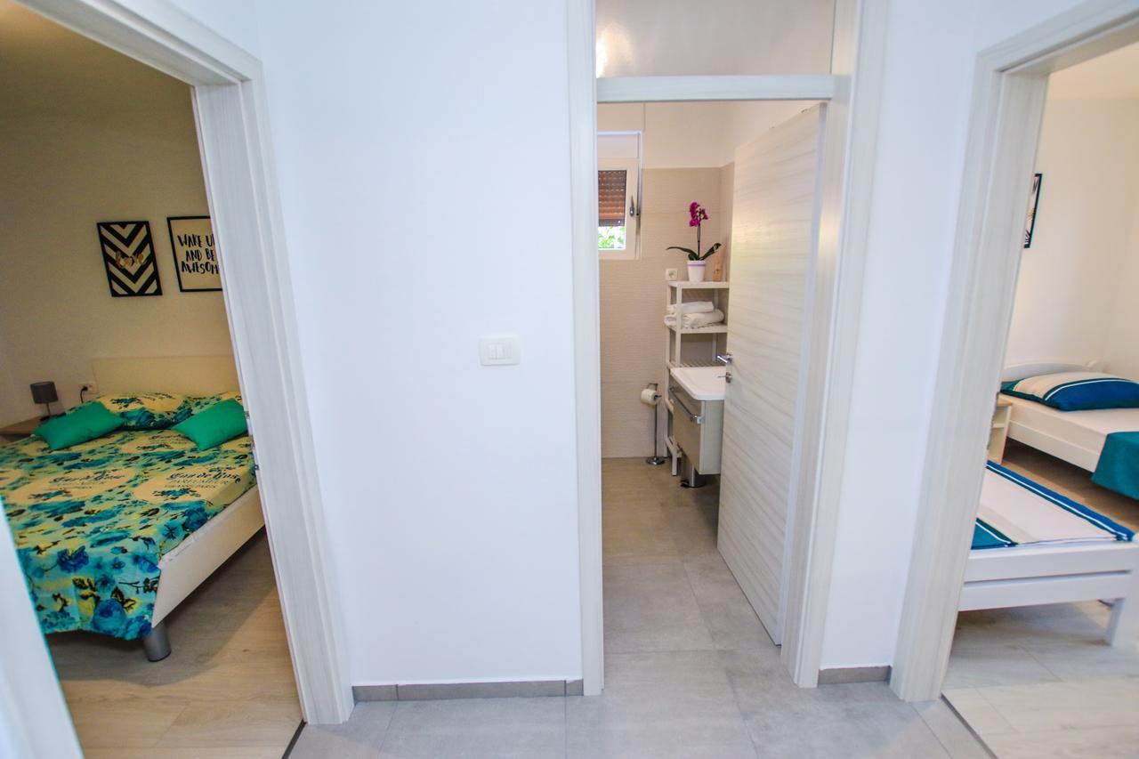 Family Beach Apartments 페로이 외부 사진
