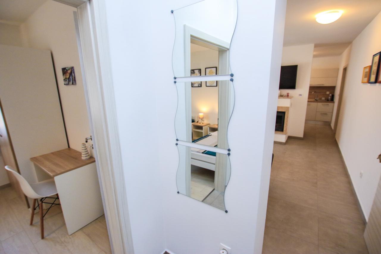 Family Beach Apartments 페로이 외부 사진
