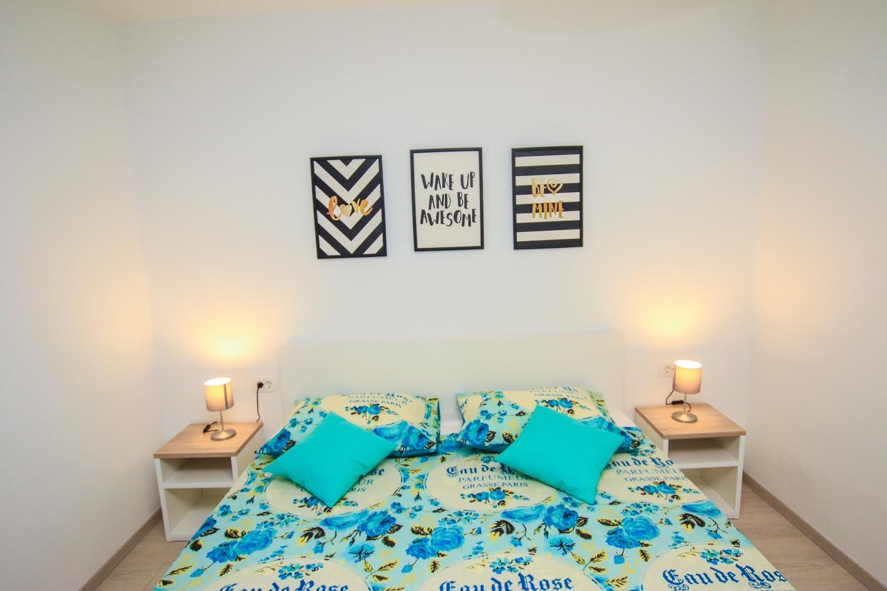 Family Beach Apartments 페로이 외부 사진