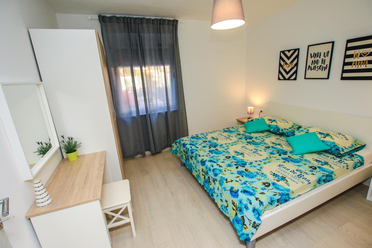 Family Beach Apartments 페로이 외부 사진