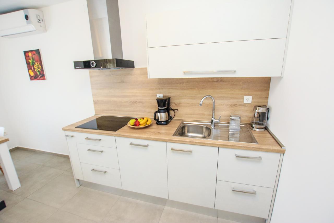 Family Beach Apartments 페로이 외부 사진