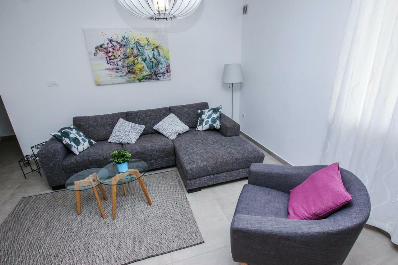 Family Beach Apartments 페로이 외부 사진