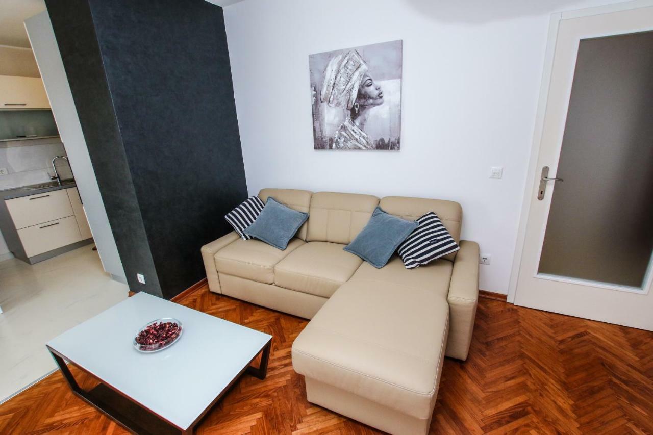Family Beach Apartments 페로이 외부 사진