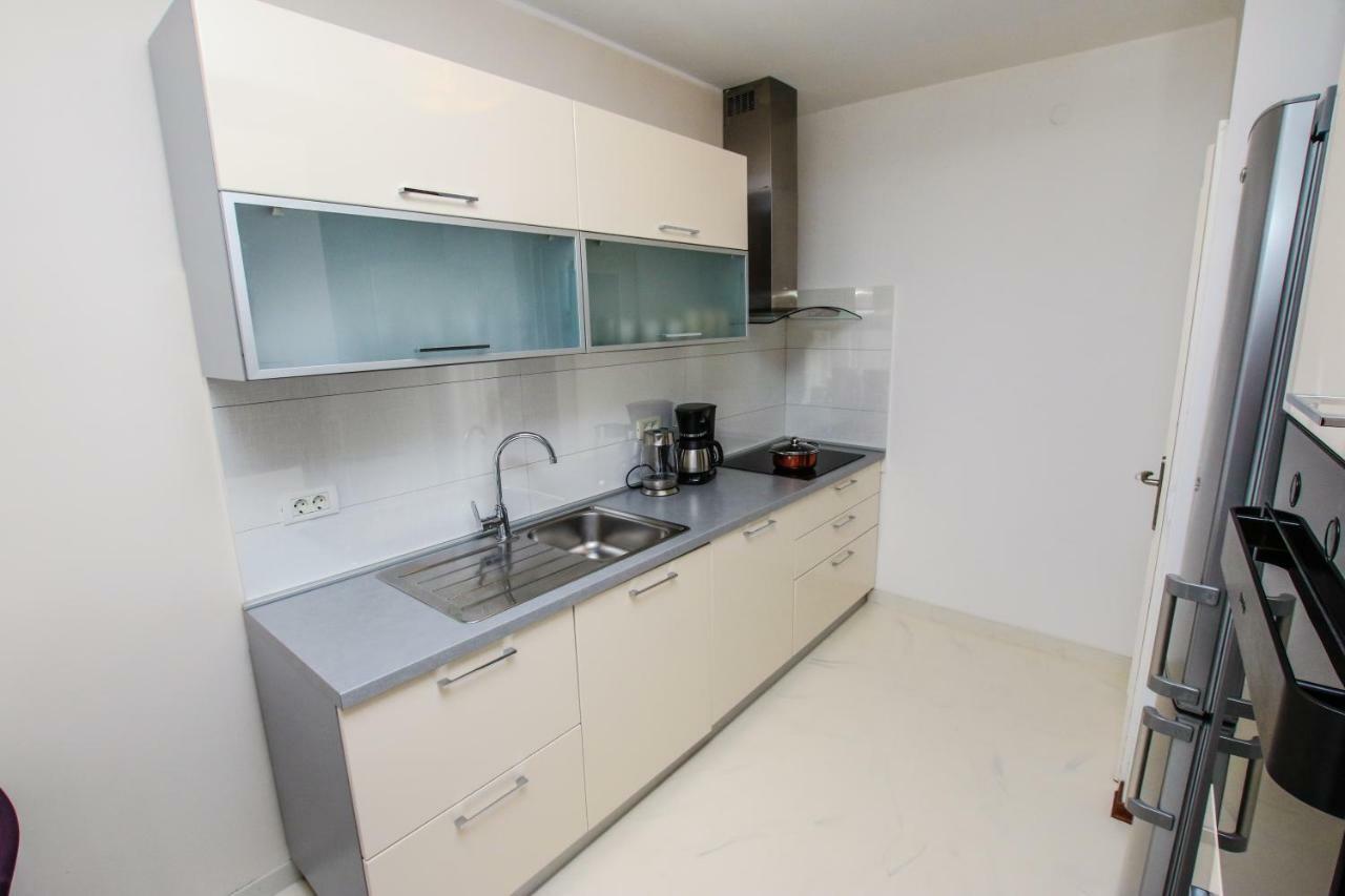 Family Beach Apartments 페로이 외부 사진