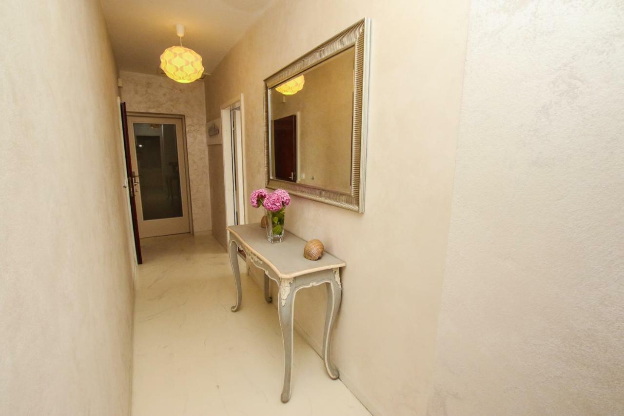 Family Beach Apartments 페로이 외부 사진