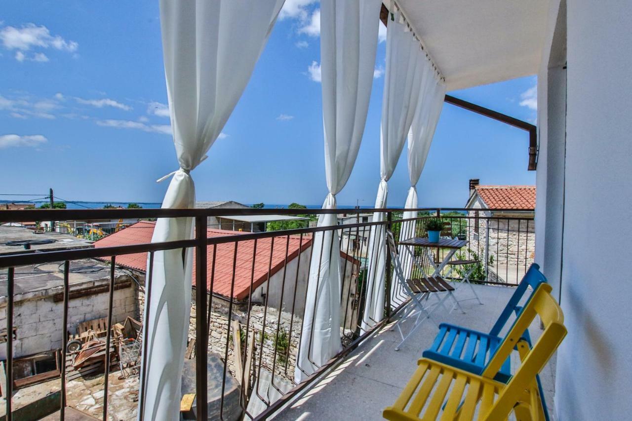 Family Beach Apartments 페로이 외부 사진