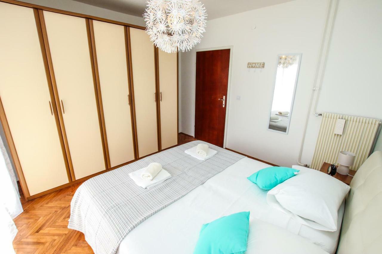 Family Beach Apartments 페로이 외부 사진