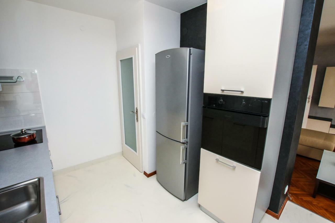 Family Beach Apartments 페로이 외부 사진